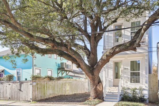 Completed narrow new construction project in New Orleans historic district