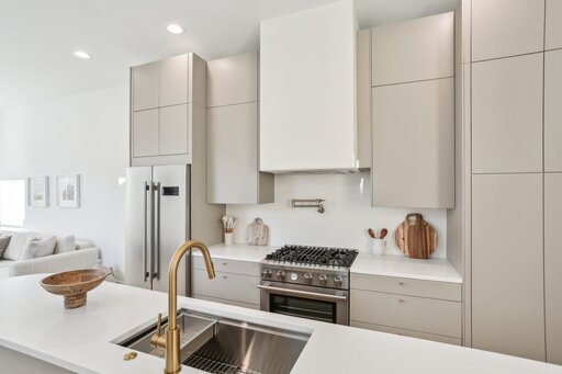 Narrow new construction in Uptown New Orleans built on a 12 foot 9 inch lot